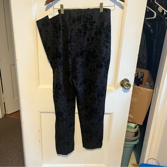 Chico's so slimming 360 Juliet flocked blooms ankle pants NWT - Picture 11 of 12